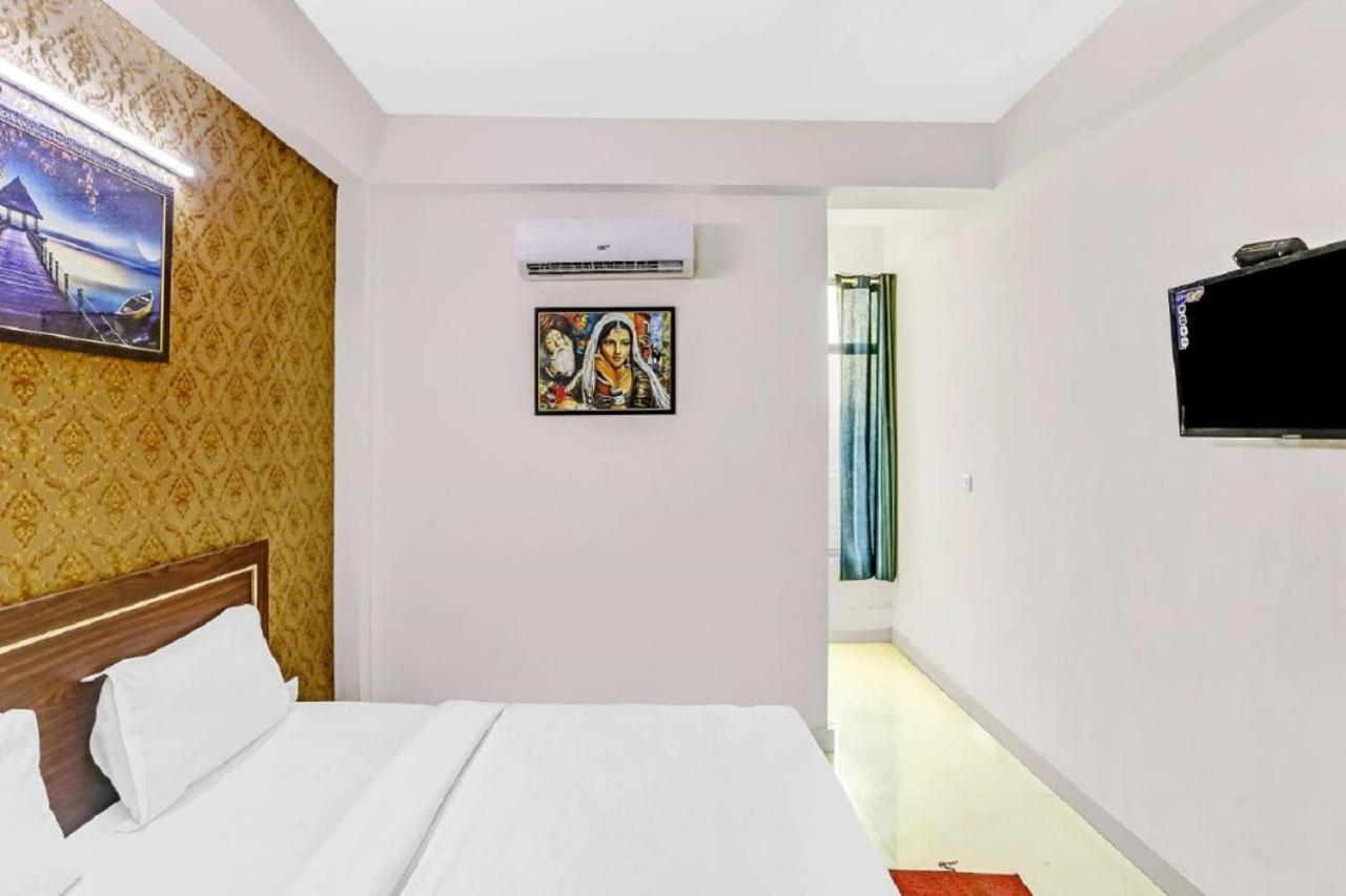 Hotel Noida Continental Kültér fotó