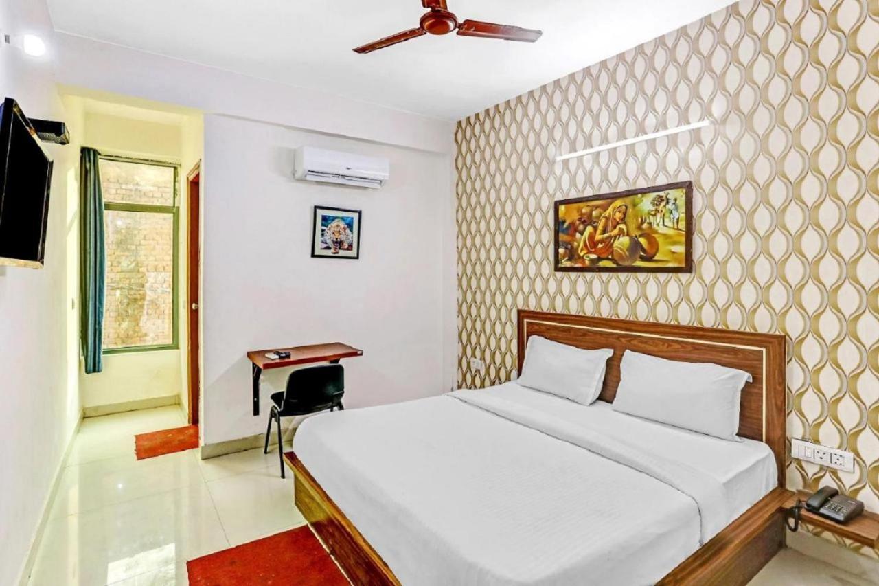 Hotel Noida Continental Kültér fotó