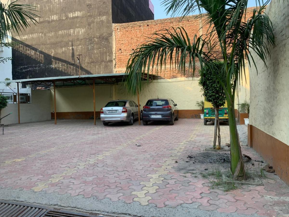 Hotel Noida Continental Kültér fotó