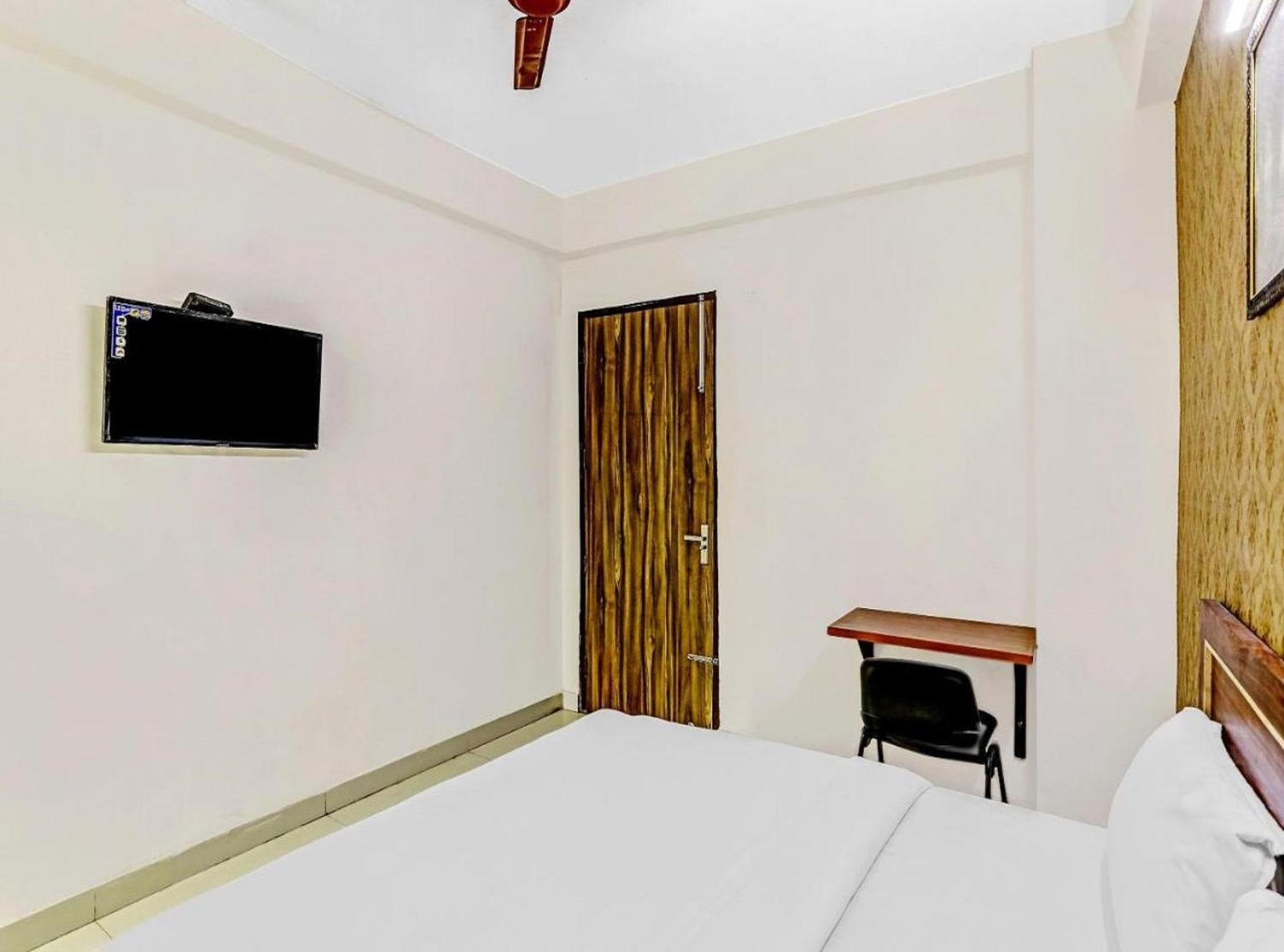 Hotel Noida Continental Kültér fotó