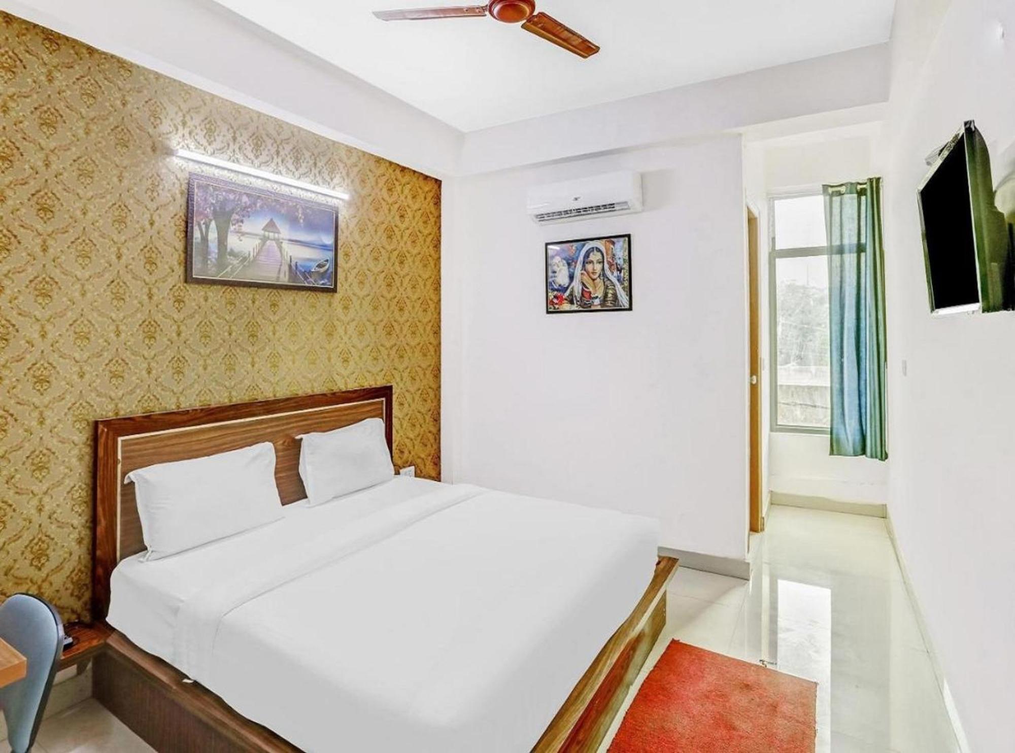 Hotel Noida Continental Kültér fotó