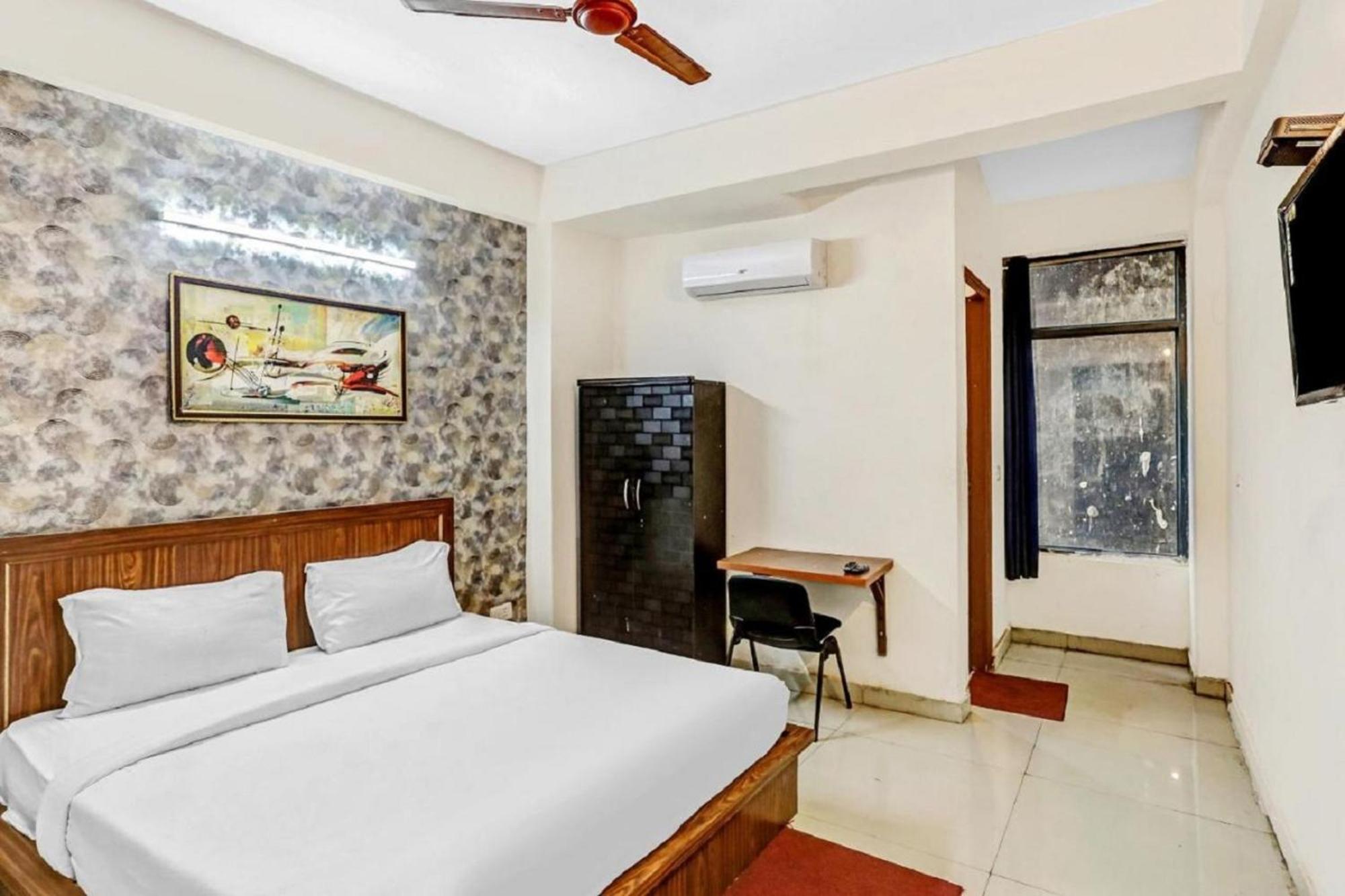 Hotel Noida Continental Kültér fotó
