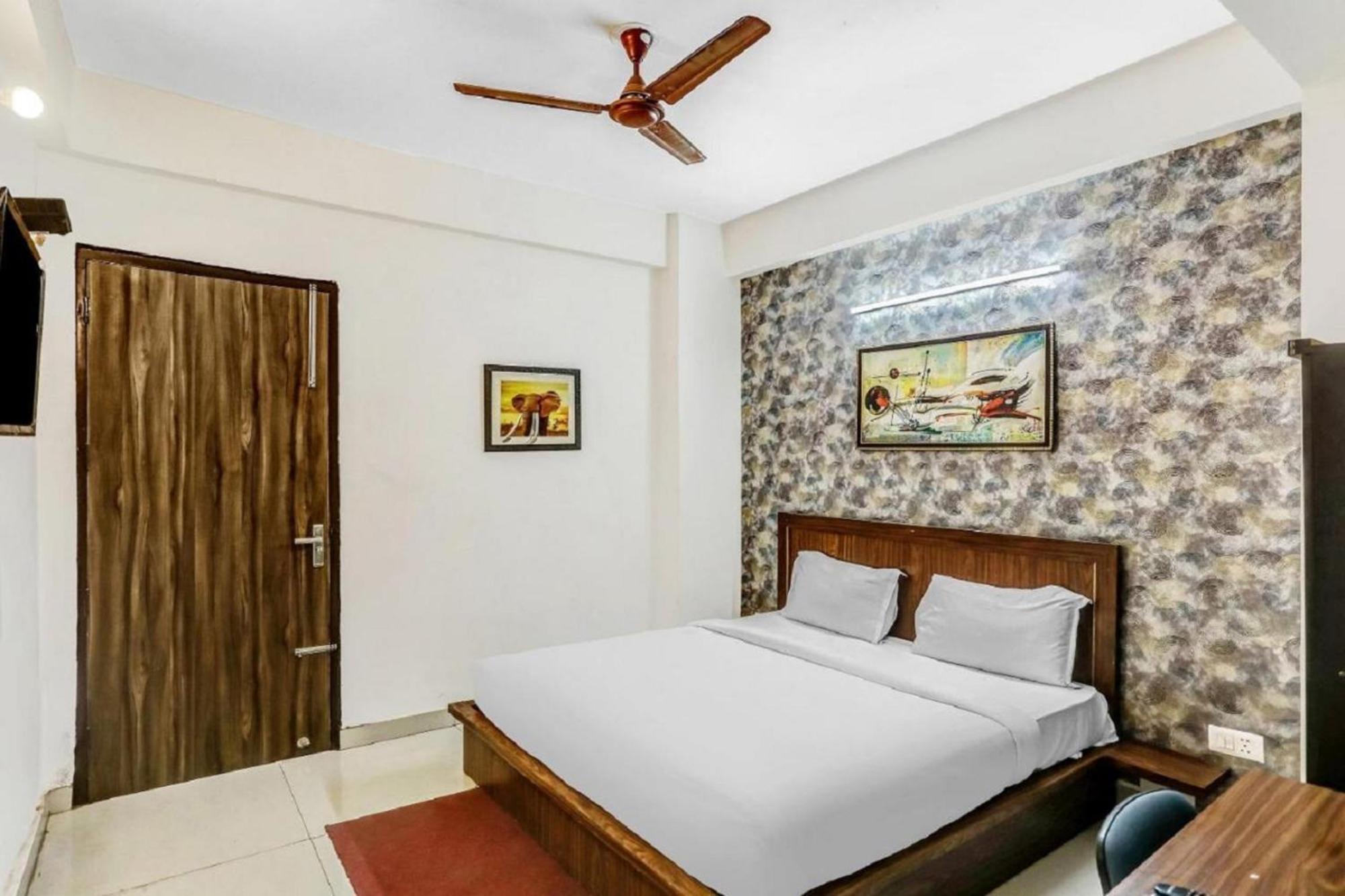 Hotel Noida Continental Kültér fotó