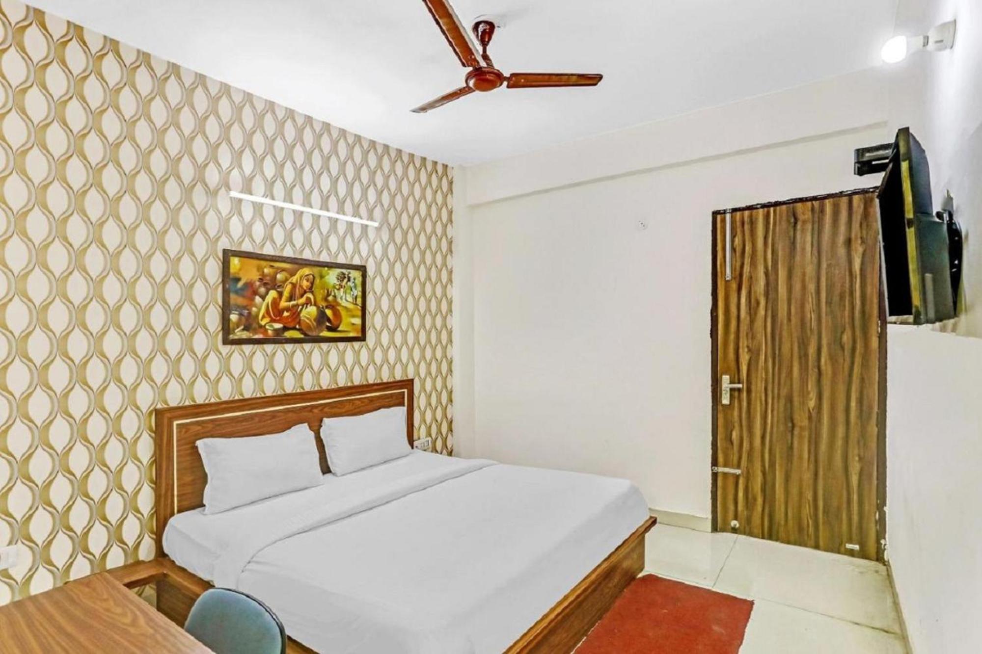 Hotel Noida Continental Kültér fotó